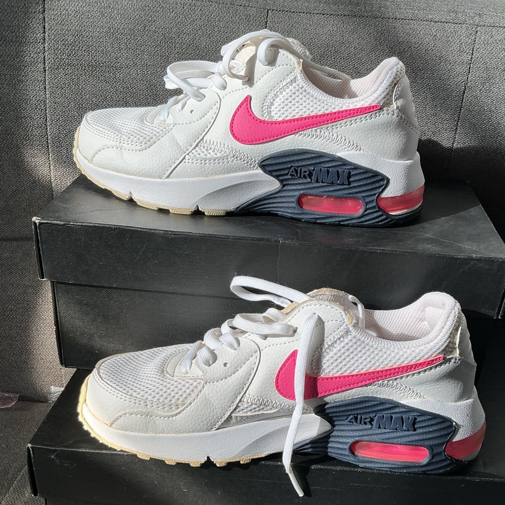 Nike Air Max White and Pink Athletic Shoes